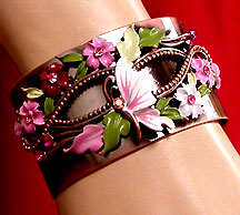 a beautiful vintage costume jewelry bracelet unsigned