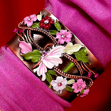 a beautiful vintage costume jewelry bracelet unsigned