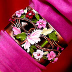 a beautiful vintage costume jewelry bracelet Unsigned