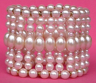 a beautiful vintage costume jewelry bracelet unsigned