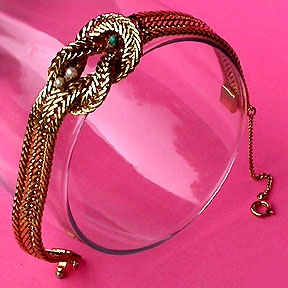 a beautiful vintage costume jewelry bracelet unsigned