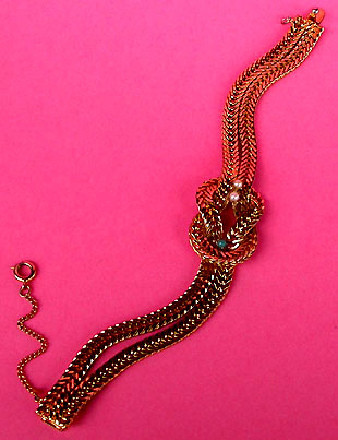 a beautiful vintage costume jewelry bracelet unsigned
