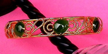 a beautiful vintage costume jewelry bracelet unsigned
