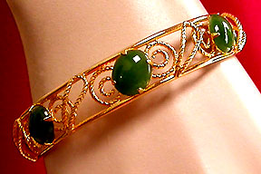 a beautiful vintage costume jewelry bracelet unsigned