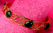 a beautiful vintage costume jewelry crystal rhinestone bracelet