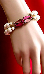 a beautiful vintage costume jewelry crystal rhinestone bracelet