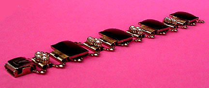a beautiful vintage costume jewelry bracelet unsigned