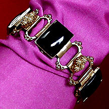a beautiful vintage costume jewelry bracelet unsigned