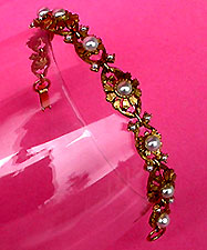 a beautiful vintage costume jewelry crystal rhinestone bracelet
