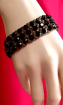 a beautiful vintage costume jewelry bracelet unsigned