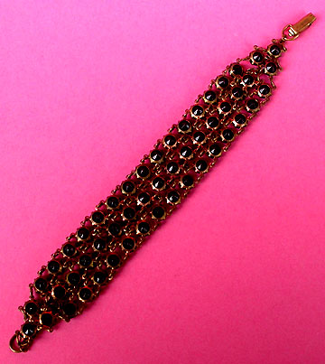 a beautiful vintage costume jewelry bracelet unsigned
