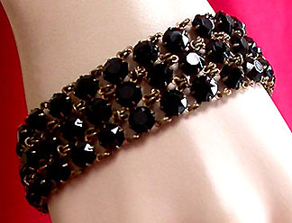 a beautiful vintage costume jewelry bracelet unsigned