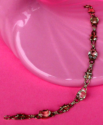 a beautiful vintage costume jewelry bracelet unsigned