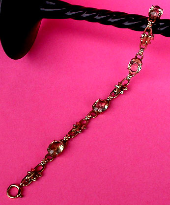 a beautiful vintage costume jewelry bracelet unsigned