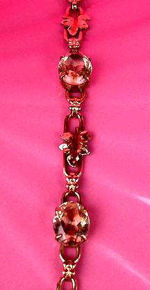 a beautiful vintage costume jewelry bracelet unsigned