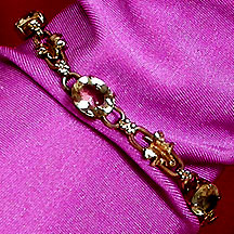 a beautiful vintage costume jewelry bracelet unsigned
