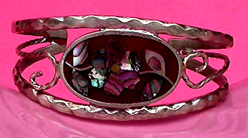 a beautiful vintage costume jewelry bracelet unsigned