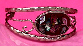 a beautiful vintage costume jewelry bracelet unsigned