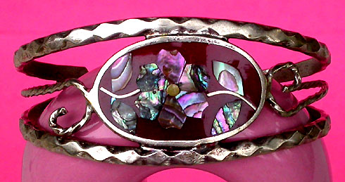 a beautiful vintage costume jewelry bracelet unsigned