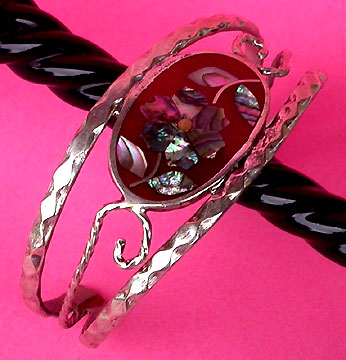 a beautiful vintage costume jewelry bracelet unsigned