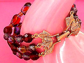 a beautiful vintage costume jewelry bracelet unsigned