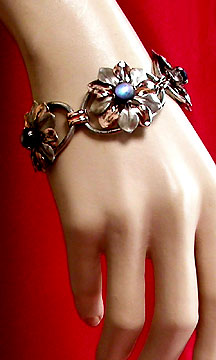 a beautiful vintage costume jewelry bracelet unsigned