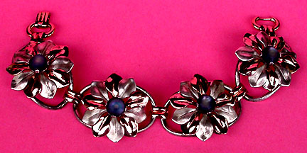 a beautiful vintage costume jewelry bracelet unsigned