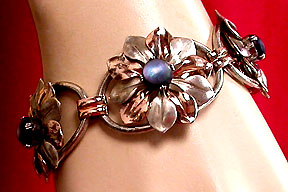 a beautiful vintage costume jewelry bracelet unsigned