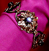 a beautiful vintage costume jewelry crystal rhinestone bracelet
