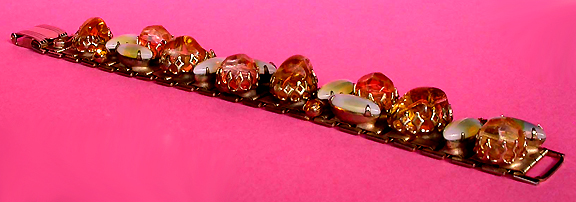 a beautiful vintage costume jewelry bracelet unsigned