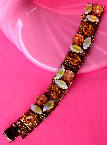 a beautiful vintage costume jewelry bracelet unsigned