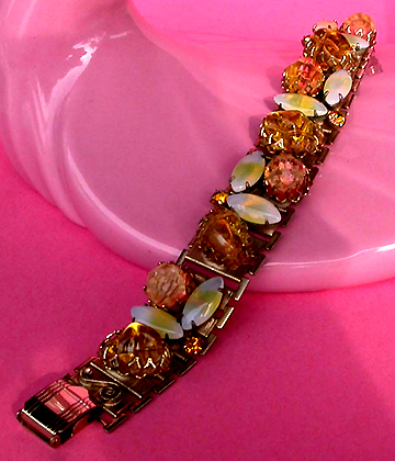 a beautiful vintage costume jewelry bracelet unsigned