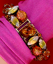 a beautiful vintage costume jewelry bracelet unsigned