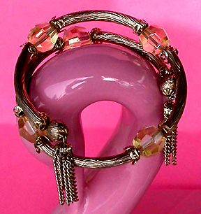 a beautiful vintage costume jewelry bracelet unsigned