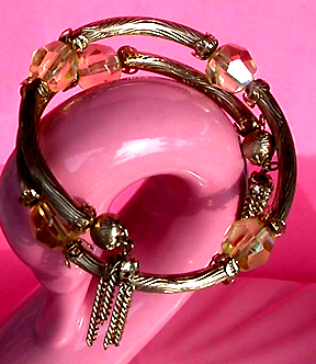 a beautiful vintage costume jewelry bracelet unsigned