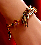 a beautiful vintage costume jewelry bracelet Unsigned