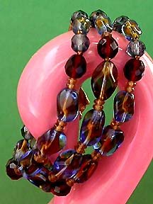 a beautiful vintage costume jewelry bracelet unsigned