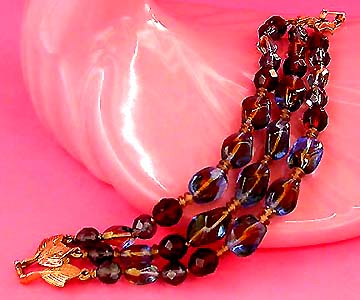 a beautiful vintage costume jewelry bracelet unsigned