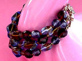 a beautiful vintage costume jewelry bracelet unsigned