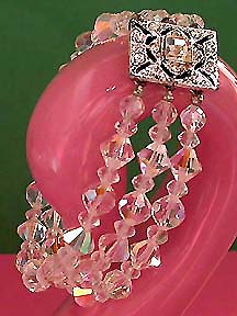 a beautiful vintage costume jewelry bracelet unsigned