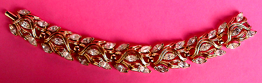 a beautiful vintage costume jewelry bracelet unsigned
