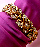 a beautiful vintage costume jewelry bracelet unsigned