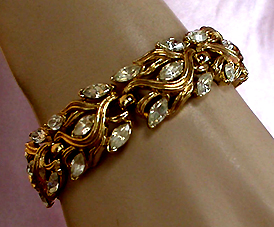 a beautiful vintage costume jewelry bracelet unsigned