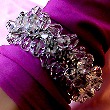 a beautiful vintage costume jewelry bracelet unsigned