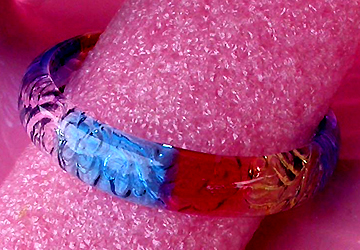a beautiful vintage costume jewelry bracelet unsigned