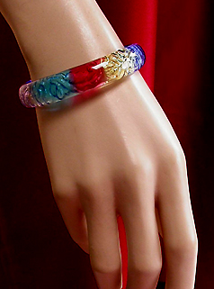 a beautiful vintage costume jewelry bracelet unsigned