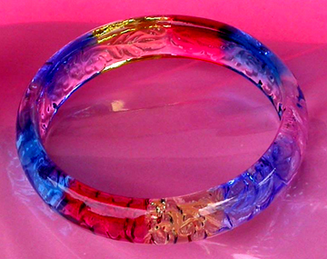 a beautiful vintage costume jewelry bracelet unsigned