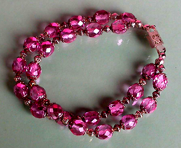 a beautiful vintage costume jewelry bracelet unsigned