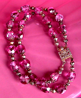 a beautiful vintage costume jewelry bracelet unsigned