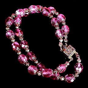 a beautiful vintage costume jewelry bracelet unsigned